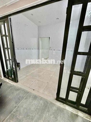 🏠 Nhà cho thuê Gần chợ Ba Đình p10 q8  hẻm 3 gác 👉 Nhà mới sơn sửa, sạ
