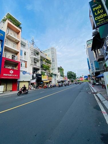 Tòa nhà góc 2 mặt tiền Lý Thường Kiệt (14x18m) HDT 240 triệu