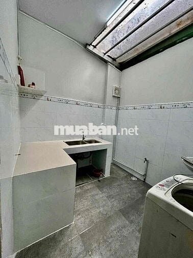 🏠 Nhà cho thuê Gần chợ Ba Đình p10 q8  hẻm 3 gác 👉 Nhà mới sơn sửa, sạ