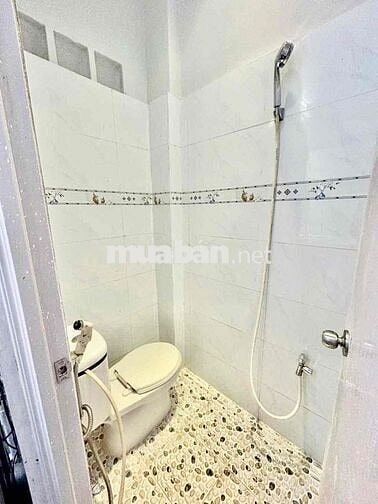 🏠 Nhà cho thuê Gần chợ Ba Đình p10 q8  hẻm 3 gác 👉 Nhà mới sơn sửa, sạ