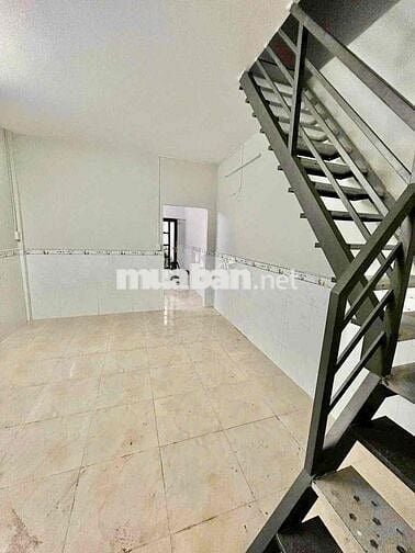 🏠 Nhà cho thuê Gần chợ Ba Đình p10 q8  hẻm 3 gác 👉 Nhà mới sơn sửa, sạ