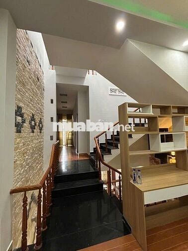 Cho thuê nhà mặt tiền tại Đa Mặn, có sân đậu ô tô, đầy đủ nội thất