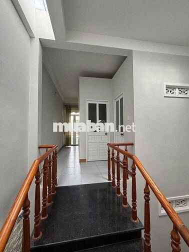 Cho thuê nhà mặt tiền tại Đa Mặn, có sân đậu ô tô, đầy đủ nội thất