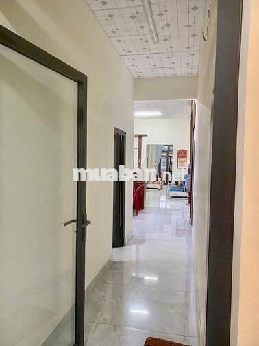 BÁN NHÀ HOÀN CÔNG TRUNG TÂM PHẠM PHÚ THỨ BẢO LỘC DT: 7.5MX30M FULL THỔ