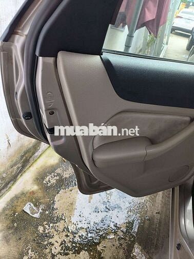 Fordcus 2006 số sàn