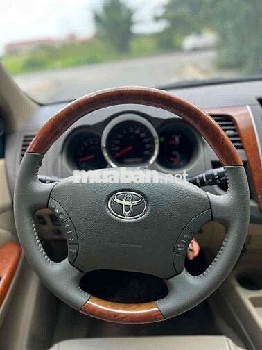 Toyota Fortuner 2011 2.7V - 110000 km