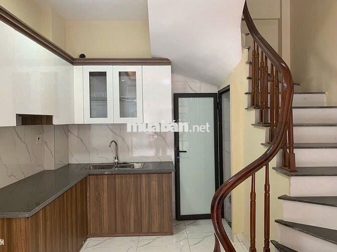 CHO THUÊ NHÀ THẠCH BÀN - NGUYÊN CĂN 5 TẦNG – Ô TÔ TRÁNH – 10TR/THÁNG