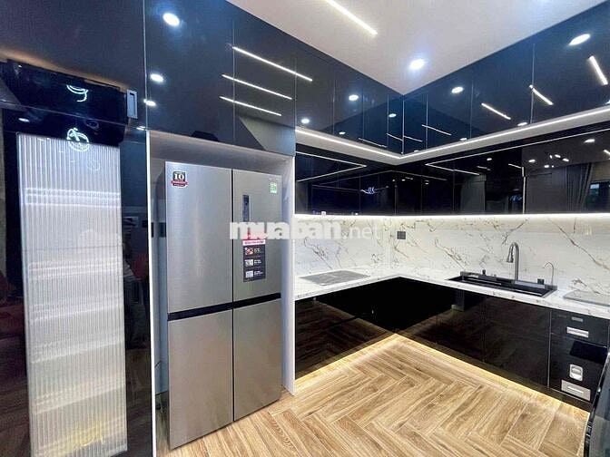 Nhà đẹp 5 tầng kiên cố oto vào nhà sát mặt tiền quang trung gần tsn