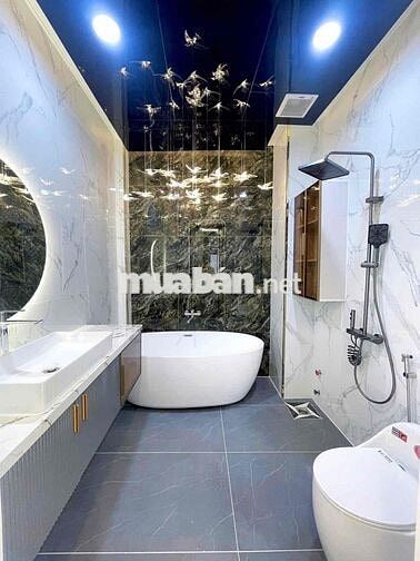 Nhà đẹp 5 tầng kiên cố oto vào nhà sát mặt tiền quang trung gần tsn