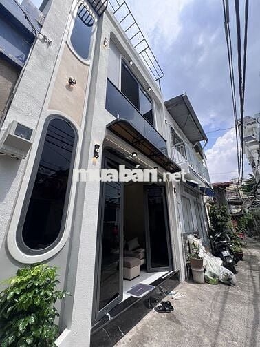 Hẻm HXH Phan Xích Long 4,5m x 10m 2 tàng 3PN nhà mới sẵn nội thất