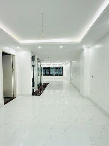 Bán nhà 6 tầng thang máy, P/Lô phố Hoàng Quốc Viêt, Dt 65m2, Mt 5m.