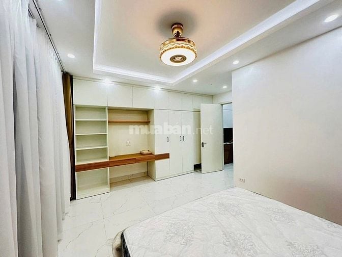 Bán nhà 6 tầng thang máy, P/Lô phố Hoàng Quốc Viêt, Dt 65m2, Mt 5m.