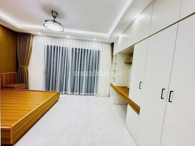 Bán nhà 6 tầng thang máy, P/Lô phố Hoàng Quốc Viêt, Dt 65m2, Mt 5m.