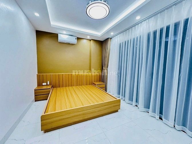Bán nhà 6 tầng thang máy, P/Lô phố Hoàng Quốc Viêt, Dt 65m2, Mt 5m.
