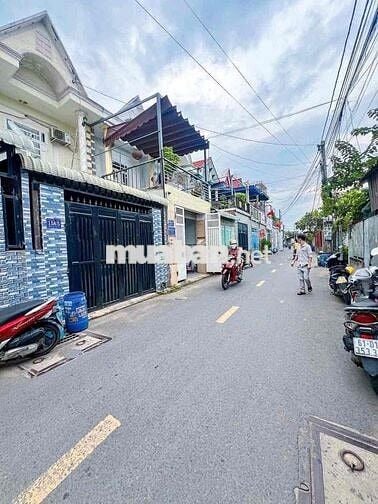 BÁN NHÀ 1 TRỆT 1 Lầu - MẠT TIỀN  ĐƯỜNG NHỰA THÔNG THOÁNG