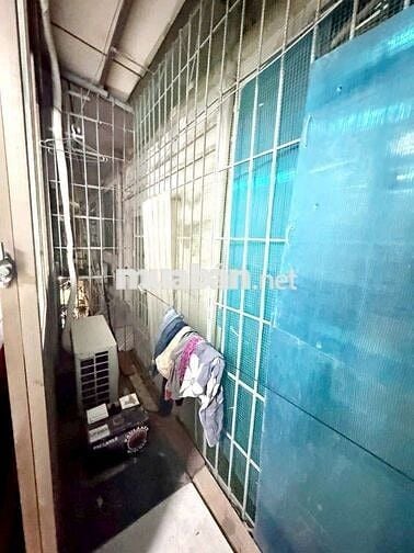 Cho thuê nhà tập thể tầng 3, T4, 70m, 2pn, 2wc, nhà thoáng