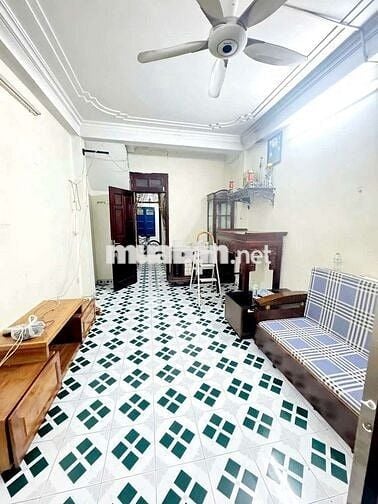 Cho thuê nhà tập thể tầng 3, T4, 70m, 2pn, 2wc, nhà thoáng