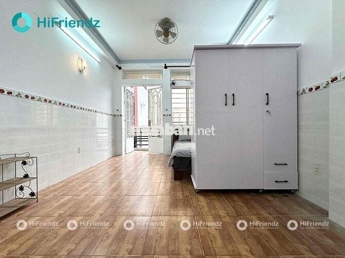STUDIO BAN CÔNG TÁCH BẾP KẾ BÊN CÔNG VIÊN NƯỚC ĐẦM SEN