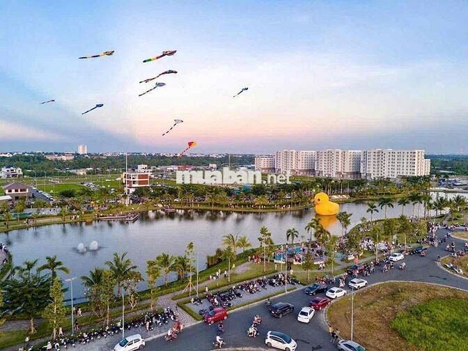 Căn hộ Nam Long 2 central lake 57m2, 2 phòng ngủ, 2WC, có nội thất, TN