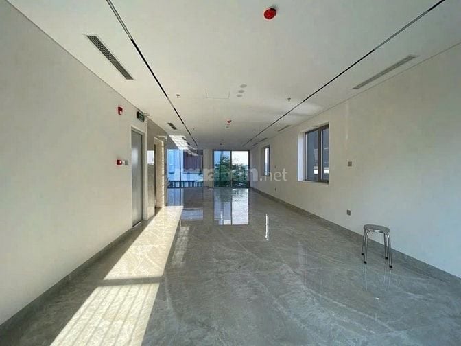 TOÀ VĂN PHÒNG 7 TẦNG MỚI TOANH BÊN CẠNH MONARCHY – CÁCH CẦU RỒNG 500M
