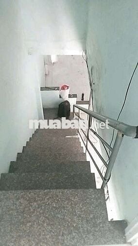 Nhà Mtkd nguyên căn đường Lk 2-10 cấp 4 có gác lửng đúc 1pn kín 1wc