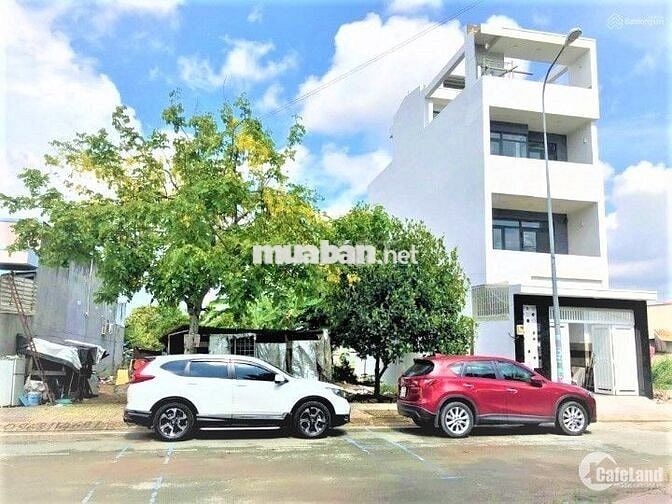 Gia đình bán lô đất 6 x 21 126m2  thổ cư tại Củ Chi. Vị trí rất đẹp.