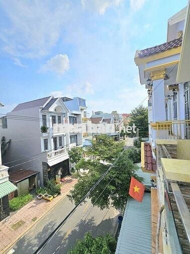 Bán nhà phố,khu dân cư đông đúc. Gần đường Lê Hồng Phong 50m