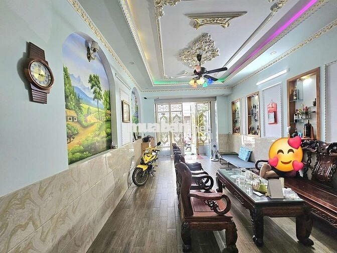 Bán nhà phố,khu dân cư đông đúc. Gần đường Lê Hồng Phong 50m