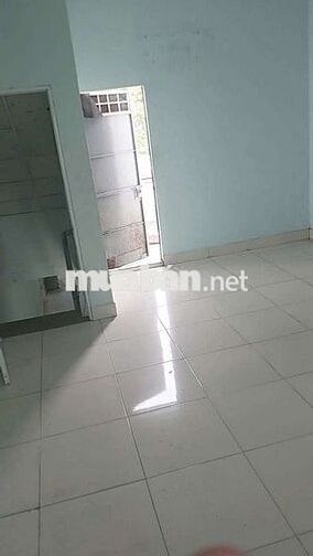 Nhà Mtkd nguyên căn đường Lk 2-10 cấp 4 có gác lửng đúc 1pn kín 1wc