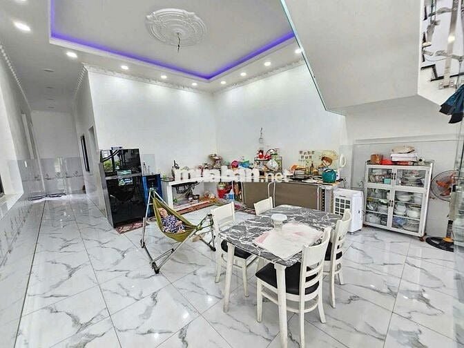 Nhà Biệt thự sân vườn gần chợ Xóm Vắng Vincom550 p. Dĩ An