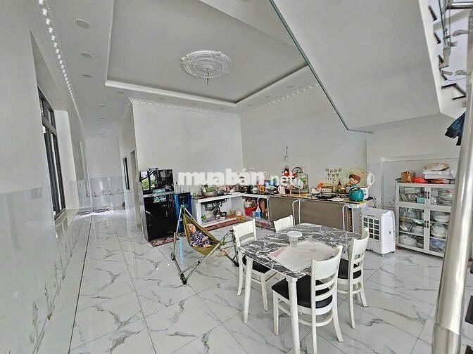 Nhà Biệt thự sân vườn gần chợ Xóm Vắng Vincom550 p. Dĩ An