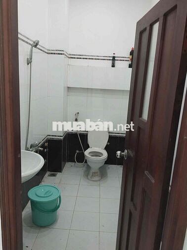 Nhà trệt 2 lầu mặt tiền Nguyễn Hiền