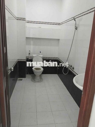 Nhà trệt 2 lầu mặt tiền Nguyễn Hiền