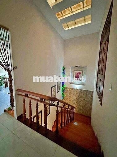 Căn Nhà Thuê Phạm Văn Bạch đối diện Hoa Viên mát mẻ