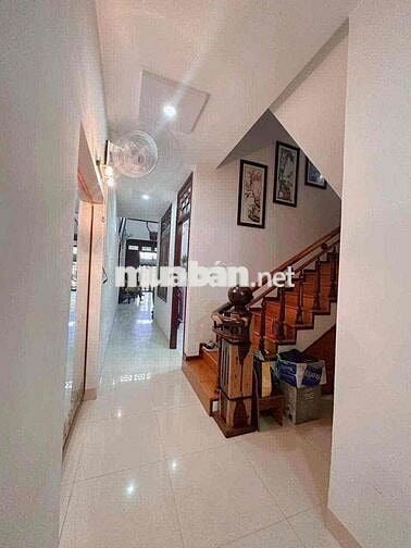 Căn Nhà Thuê Phạm Văn Bạch đối diện Hoa Viên mát mẻ