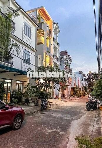 NHÀ TRỆT 3 LẦU MỚI ĐẸP -  CÓ HẺM MƯƠNG HỞ BÊN HÔNG CỰC KÌ THOÁNG MÁT -