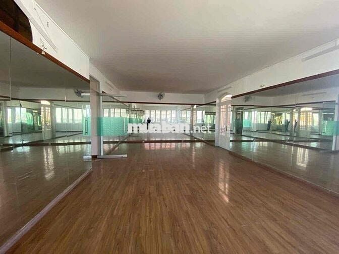 CCHO THUÊ VILLA 860A NGUYỄN GIA TRÍ PHƯỜNG 25 QUẬN BÌNH THẠNH