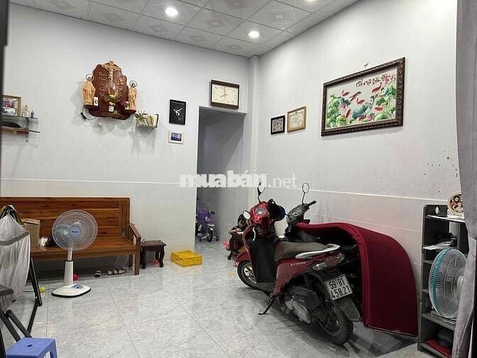 Nhà C4 gác Lửng -3pn - Hẻm Tải - Cách Mt 1 Căn . kế chợ , bv , Trường