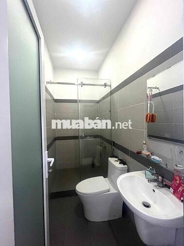 Bán Nhà Xe Tải Thôg. p16. 3 tầng. 4.05 dài 13