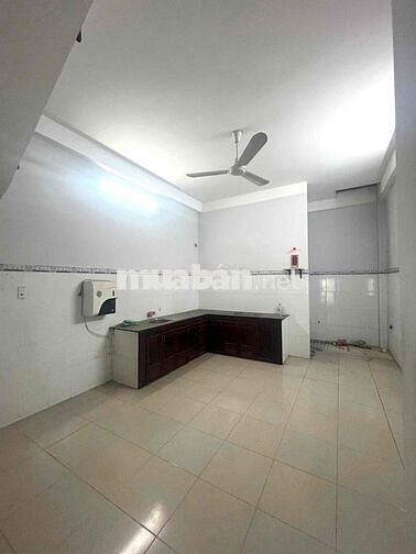 Bán Nhà Xe Tải Thôg. p16. 3 tầng. 4.05 dài 13