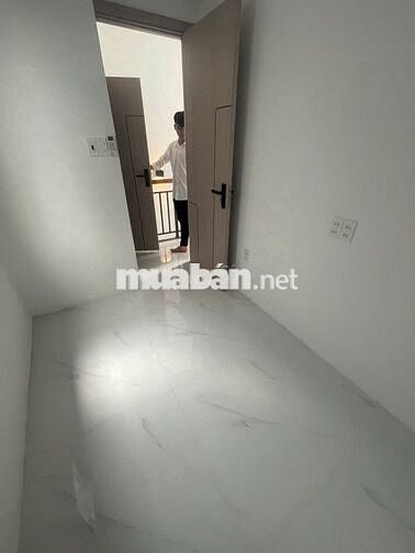 nhà 19,4m2 có sổ , 2pn2wc , tiện di chuyển các quận trung tâm .