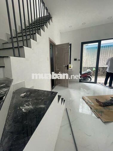 nhà 19,4m2 có sổ , 2pn2wc , tiện di chuyển các quận trung tâm .
