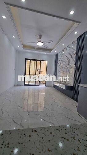 MÌNH CẦN BÁN NHÀ PHỐ TÔN ĐỨC THẮNG 9,9 TỶ, Ô TÔ, THANG MÁY