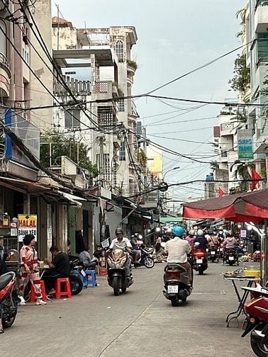 CC gửi bán nhà 1/ Huỳnh Văn Bánh 4lầu 84m2 ngay chợ Phú Nhuận KD 15 tỷ