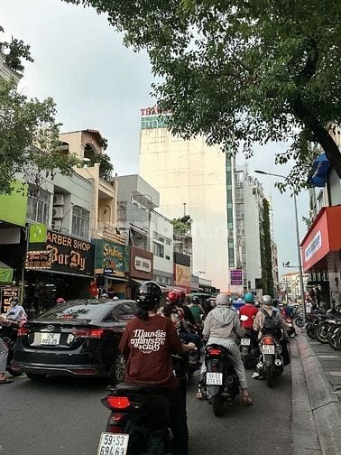 CC gửi bán nhà 1/ Huỳnh Văn Bánh 4lầu 84m2 ngay chợ Phú Nhuận KD 15 tỷ