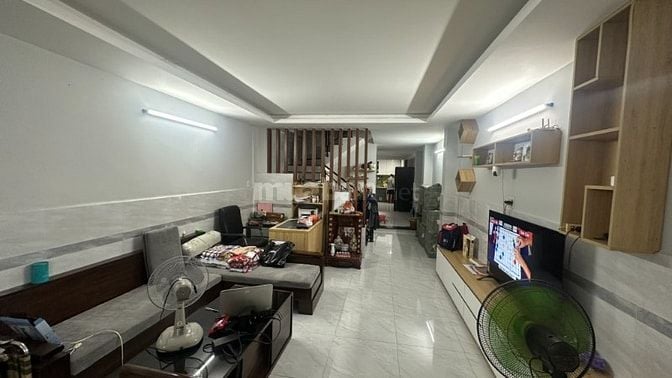 CC gửi bán nhà 1/ Huỳnh Văn Bánh 4lầu 84m2 ngay chợ Phú Nhuận KD 15 tỷ