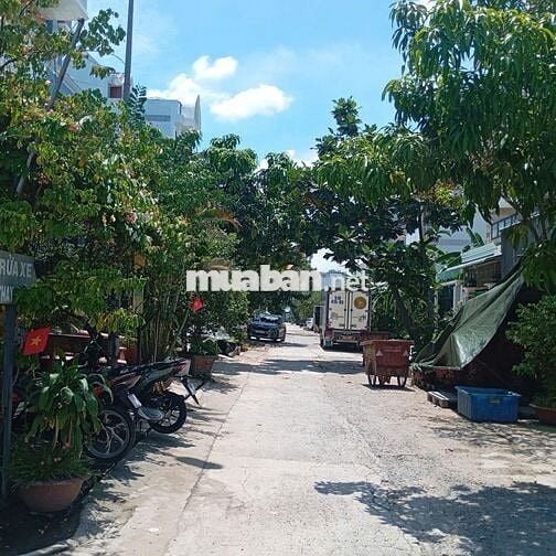 Cần bán miếng đất ngay chợ Bình Điền