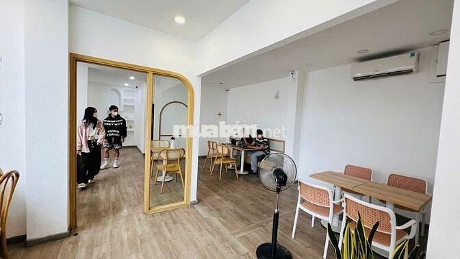 TOÀ NHÀ ỐP KÍNH GÓC 2 MẶT TIỀN NGUYỄN VĂN NGUYỄN, TÂN ĐỊNH, QUẬN 1