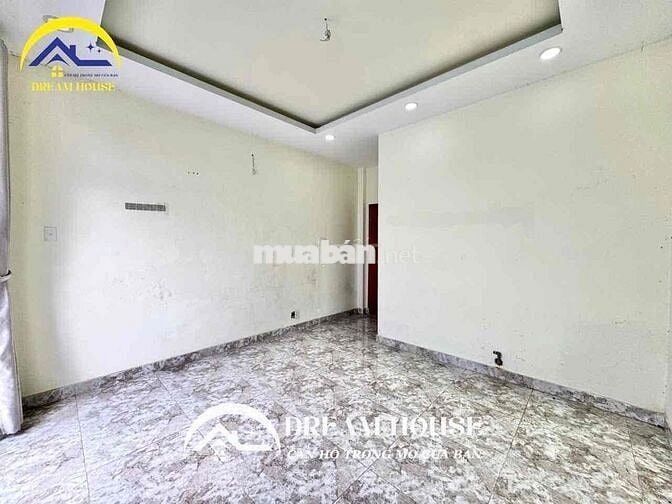 (free xe,phí DV) PHÒNG BAN CÔNG SIÊU THOÁNG Ở Đ.BÌNH TRỊ ĐÔNG BÌNH TÂN
