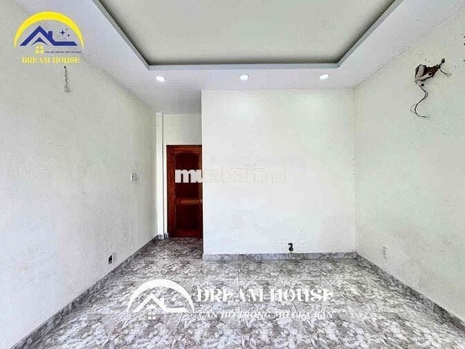 (free xe,phí DV) PHÒNG BAN CÔNG SIÊU THOÁNG Ở Đ.BÌNH TRỊ ĐÔNG BÌNH TÂN